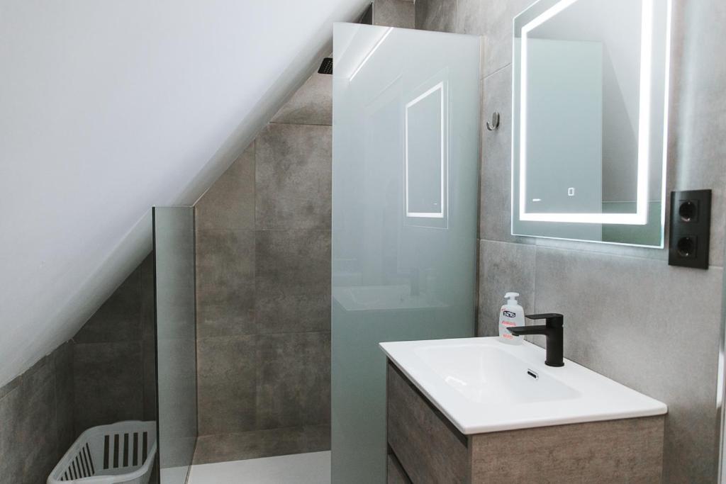 Mk77 Leon - Atiko Apartment Bagian luar foto
