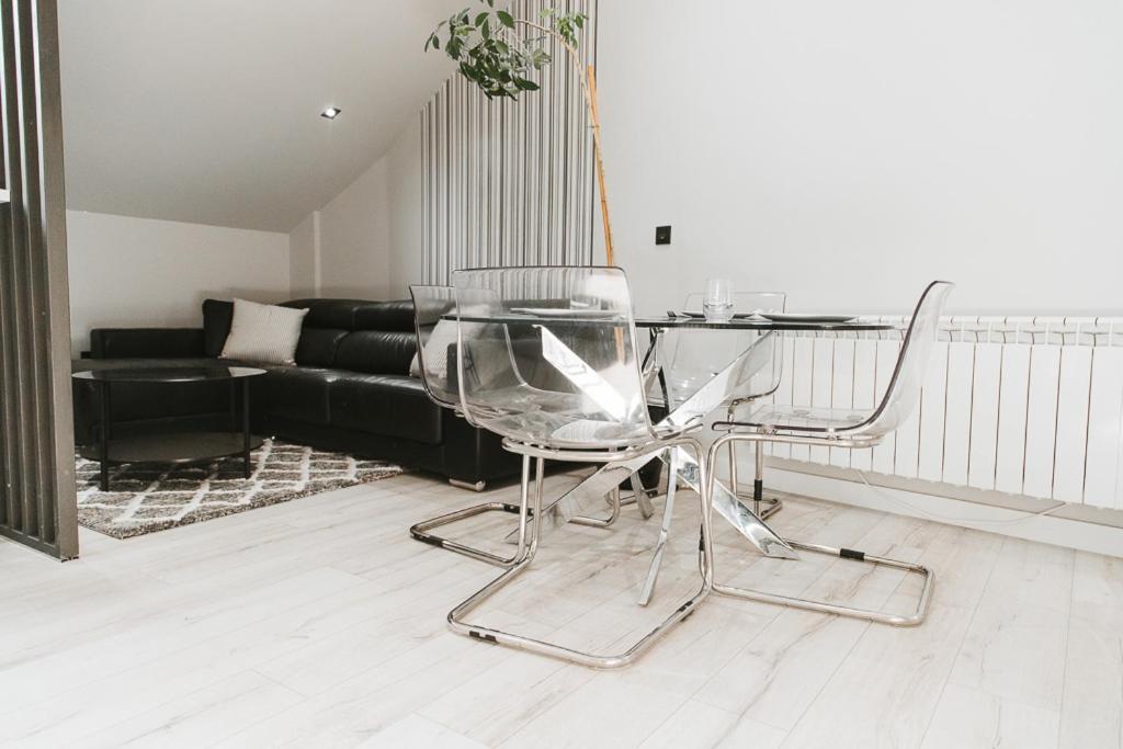 Mk77 Leon - Atiko Apartment Bagian luar foto