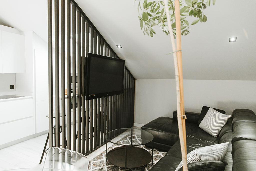 Mk77 Leon - Atiko Apartment Bagian luar foto